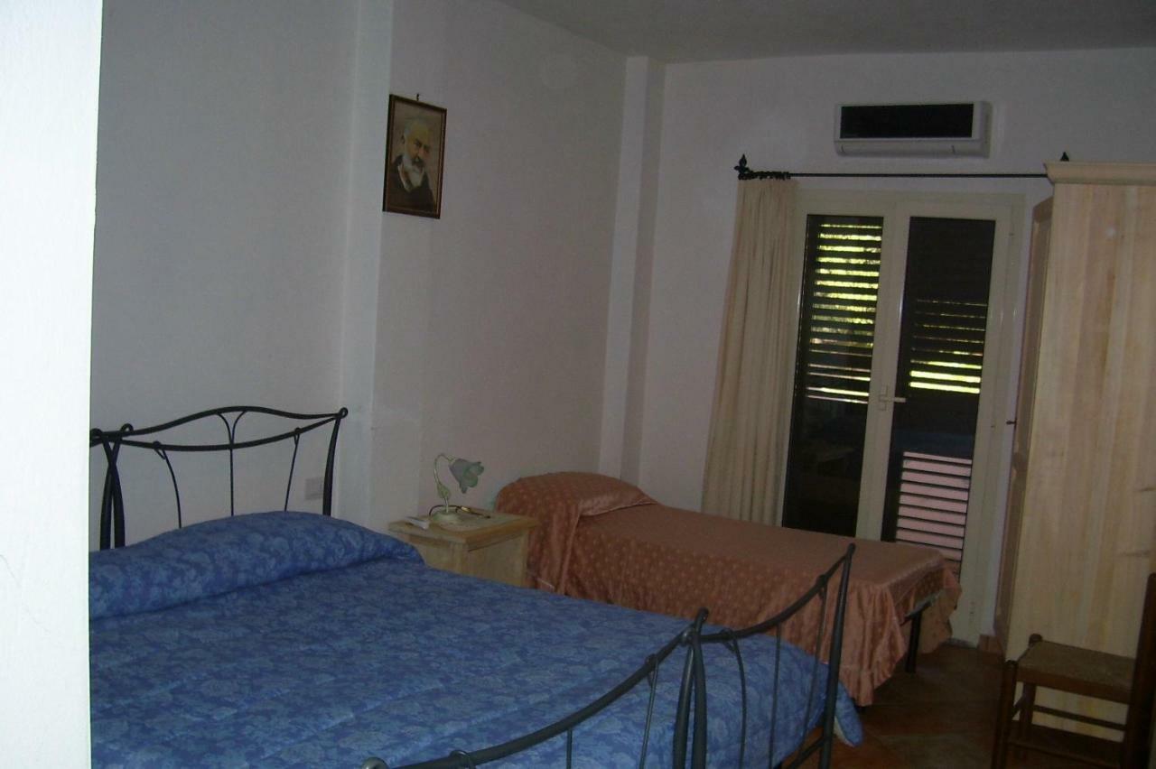 Fumu Ludurru Farm Stay Padru Esterno foto