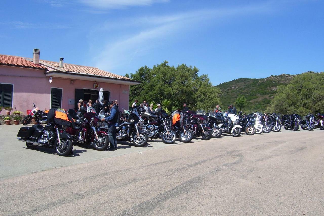 Fumu Ludurru Farm Stay Padru Esterno foto