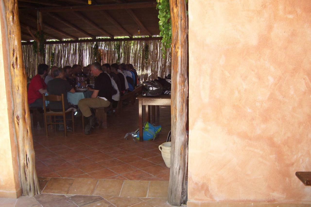 Fumu Ludurru Farm Stay Padru Esterno foto
