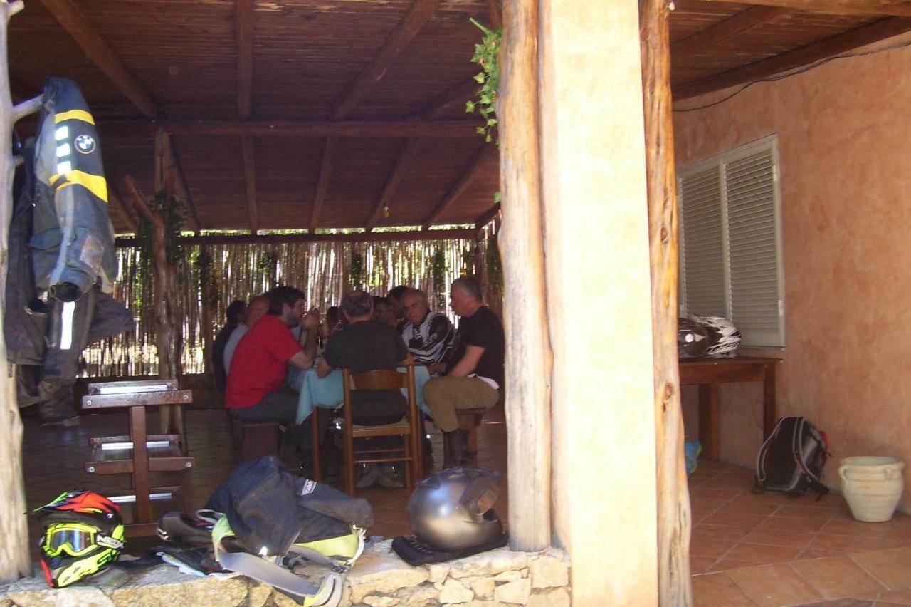Fumu Ludurru Farm Stay Padru Esterno foto